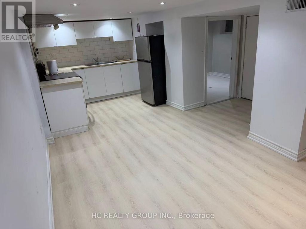 Lower - 25 Beechwood Avenue, Toronto (rockcliffe-Smythe)