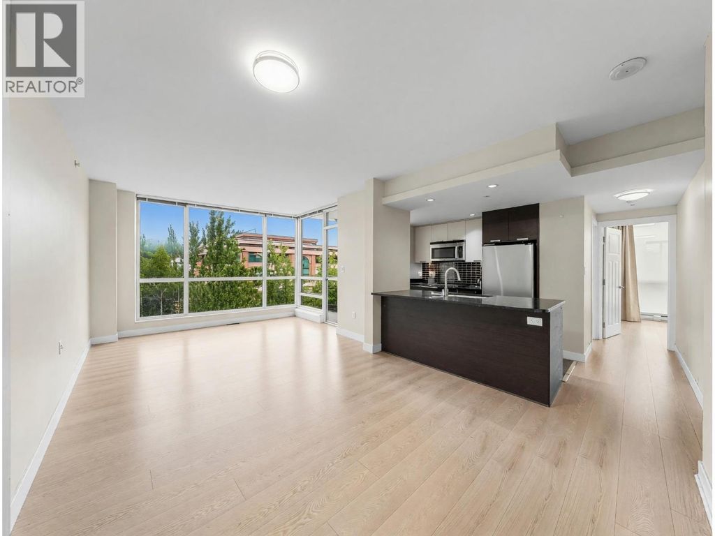 605 2968 Glen Dr., Coquitlam
