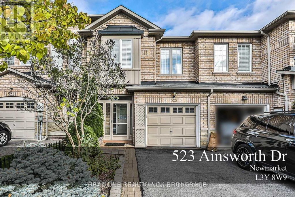 523 Ainsworth Drive, Newmarket (gorham-College Manor)
