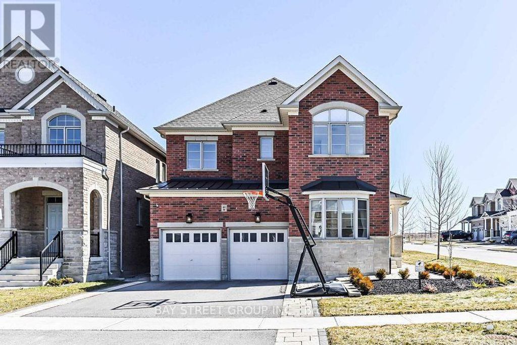 44 Clara May Avenue, East Gwillimbury
