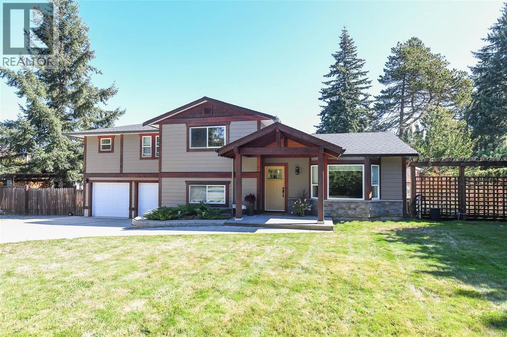 1530 Grayling Dr, Comox