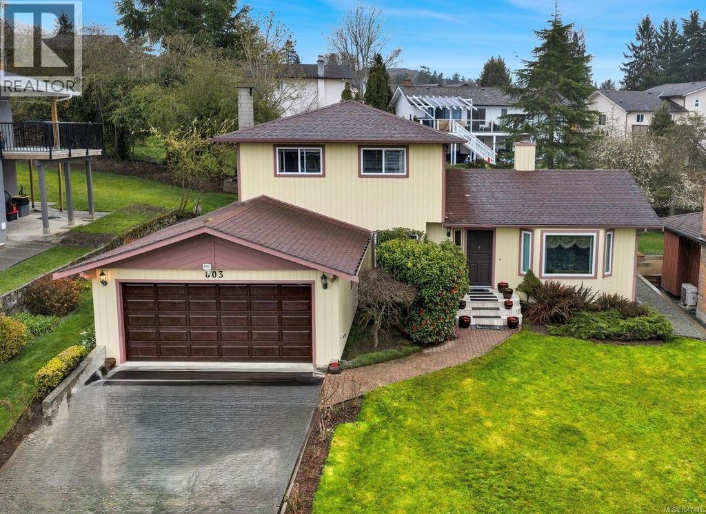 803 Kimberly Pl, Saanich
