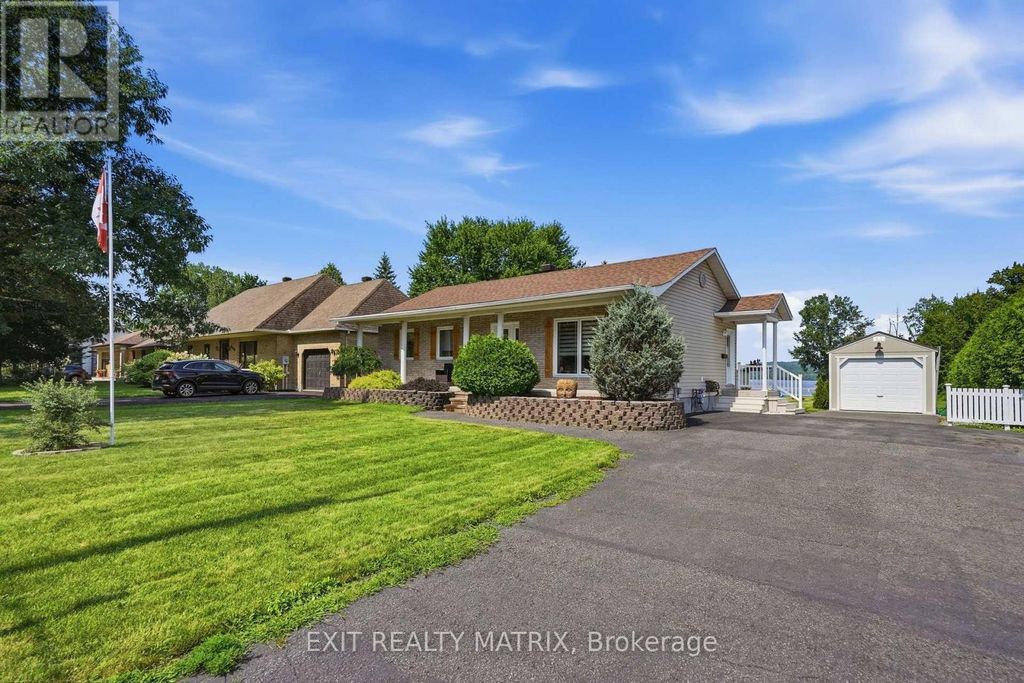 554 Front Road, Champlain
