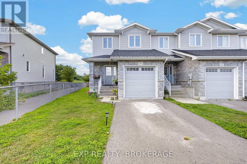 925 Blossom Street, Kingston (city Northwest)