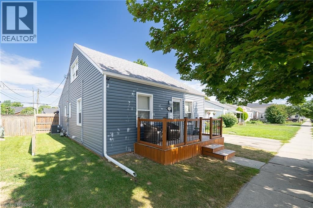 77 Eighth Avenue, Brantford