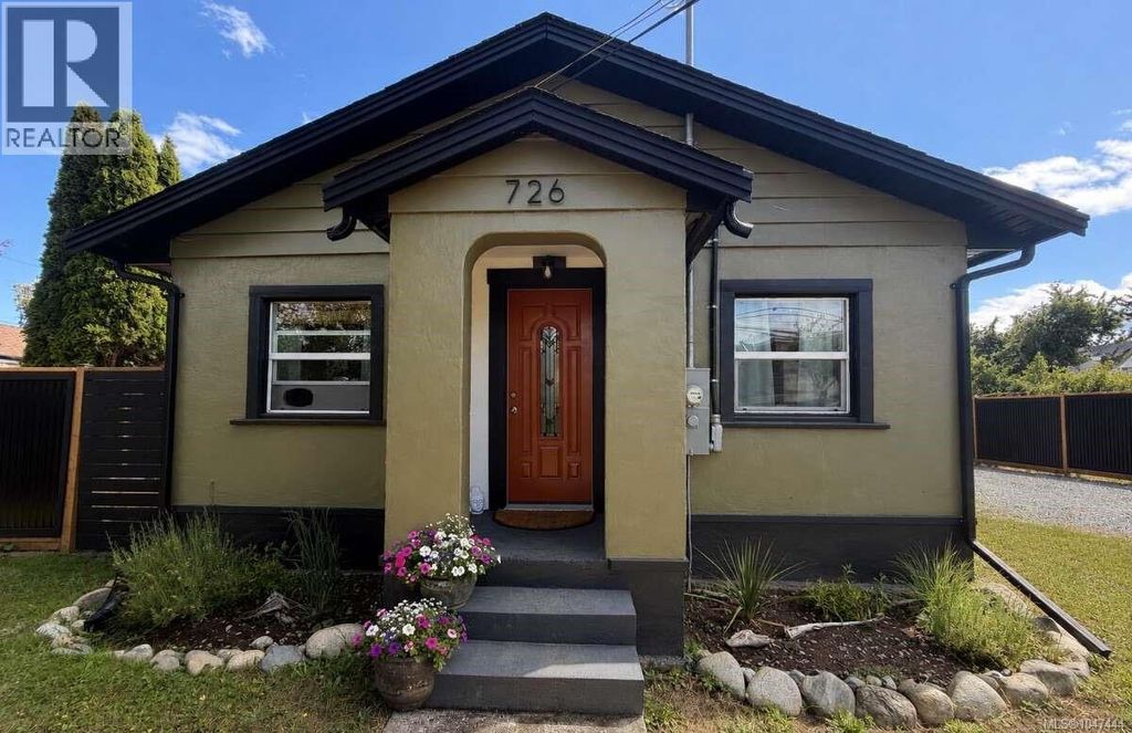 726 Bruce Ave, Nanaimo