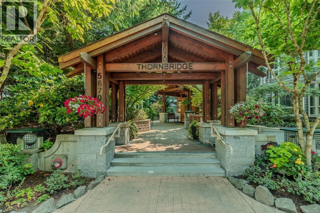 404 5670 Edgewater Lane, Nanaimo