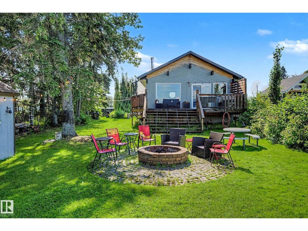 624 Lakeshore Dr Dr E, Rural Wetaskiwin County