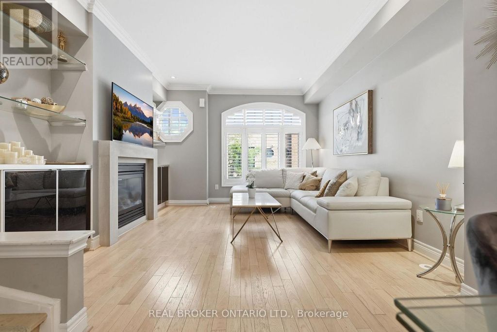 39 Lobo Mews, Toronto (islington-City Centre West)