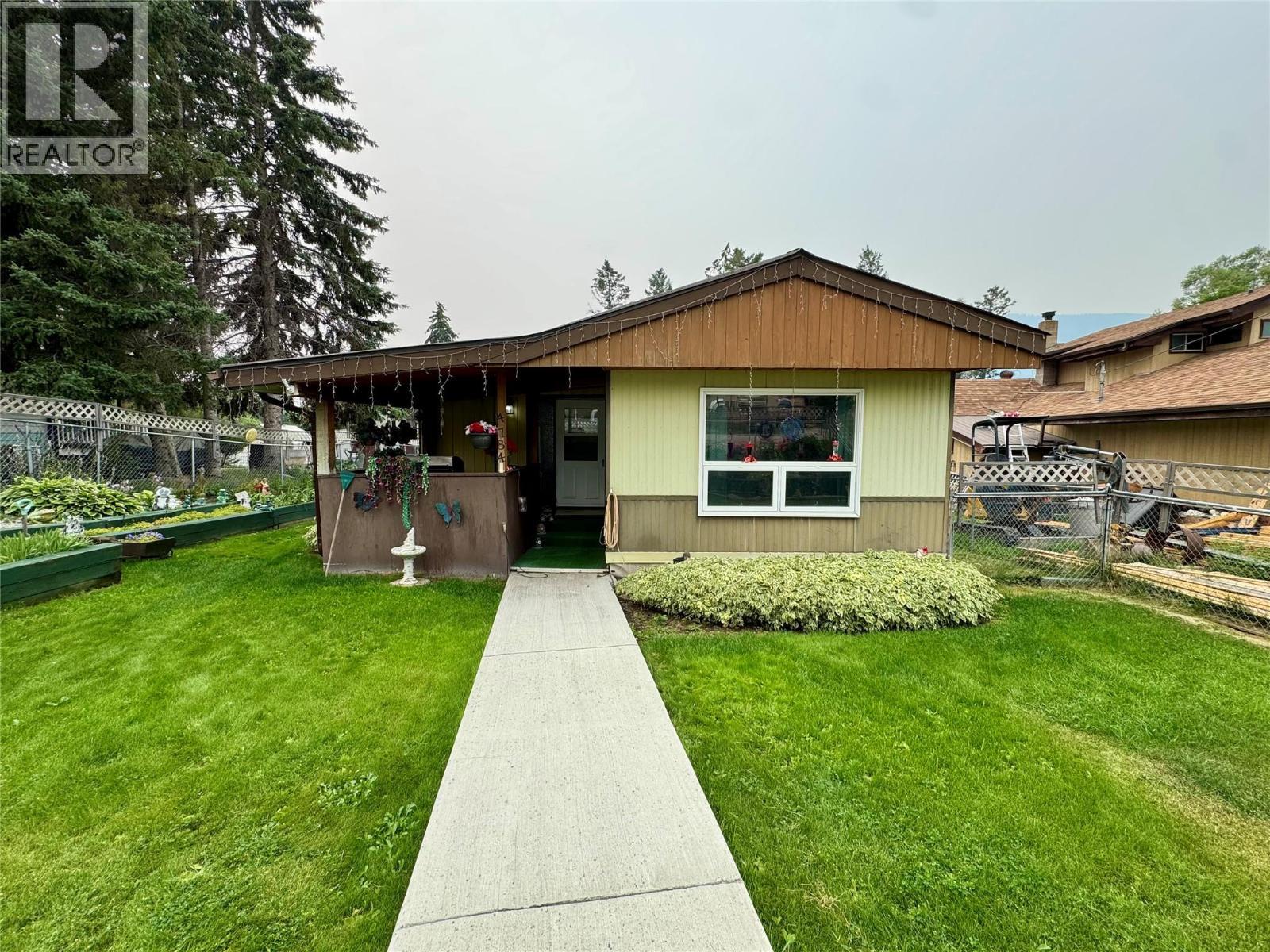 4784 Selkirk Avenue, Edgewater