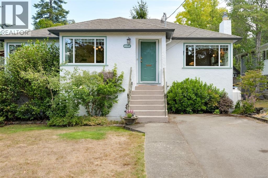 3835 Cumberland Rd, Saanich