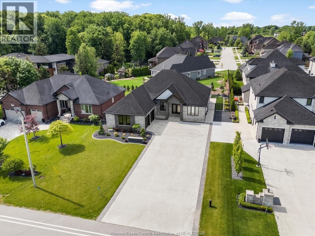 351 Old Tecumseh, Lakeshore