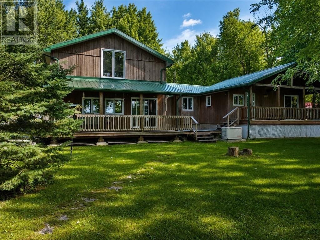 27 Peacock Trail, Kagawong