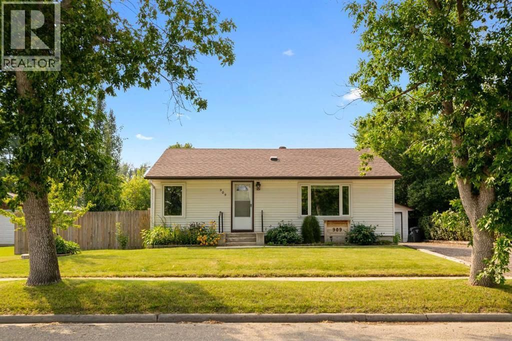 909 6 Street Sw, High River