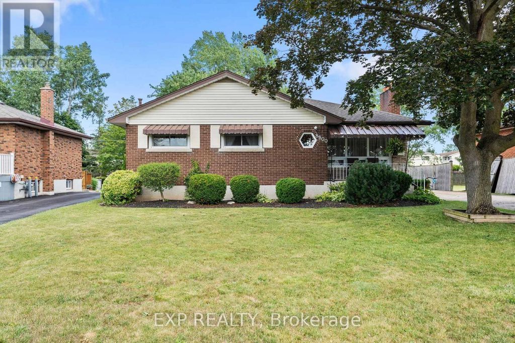 8800 Champlain Drive, Niagara Falls (chippawa)