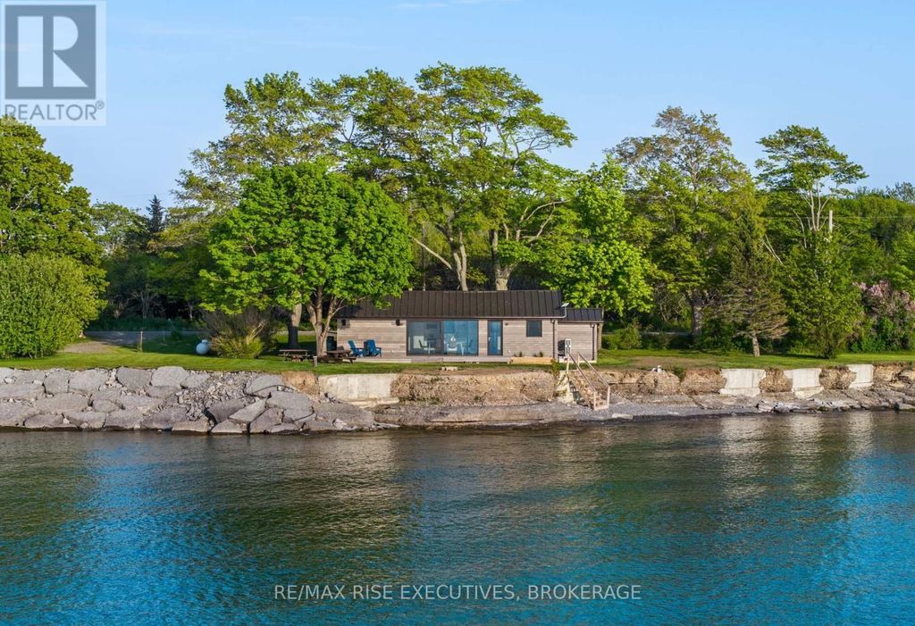 682 Salmon Point Road, Prince Edward County (athol Ward)