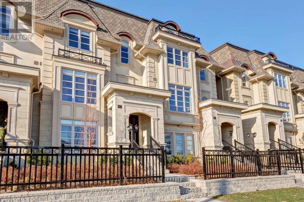 287 Rebecca Street, Oakville (wo West)