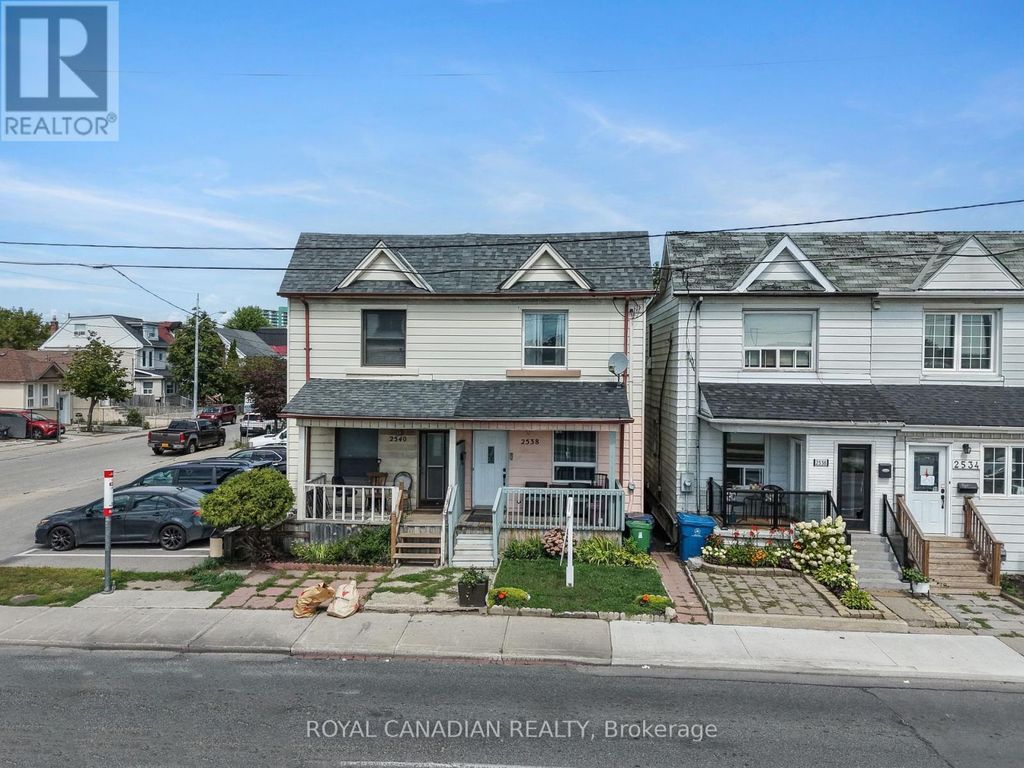 2538 St Clair Avenue W, Toronto (rockcliffe-Smythe)