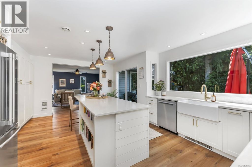 2146 Henlyn Dr, Sooke