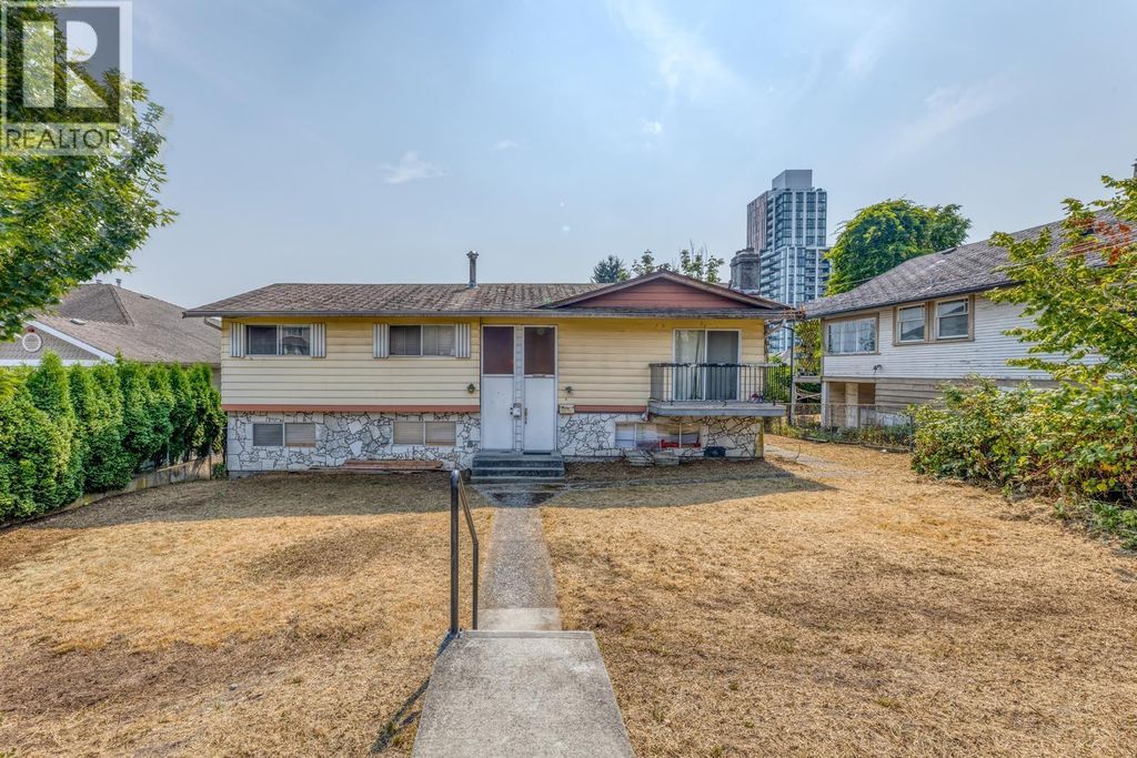 920 Harris Avenue, Coquitlam