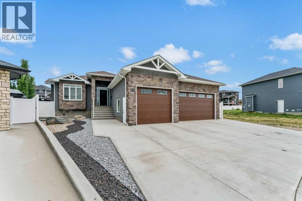 215 Hamptons Crescent Se, Medicine Hat