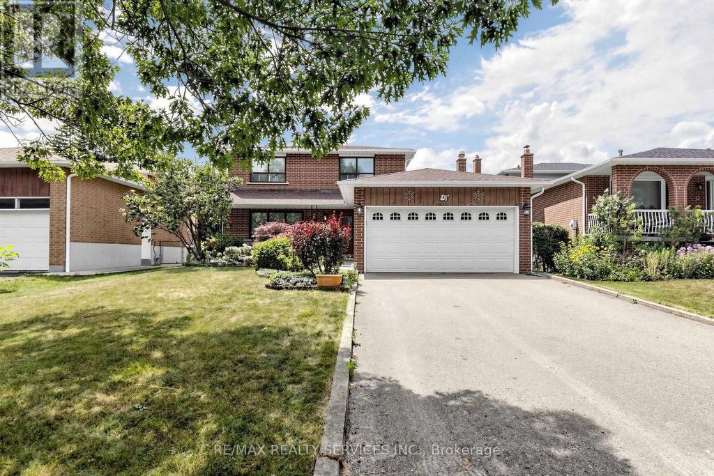 25 Malcolm Crescent, Brampton (central Park)