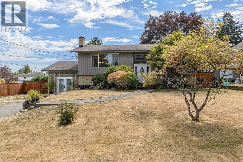 987 Nicholson St, Saanich