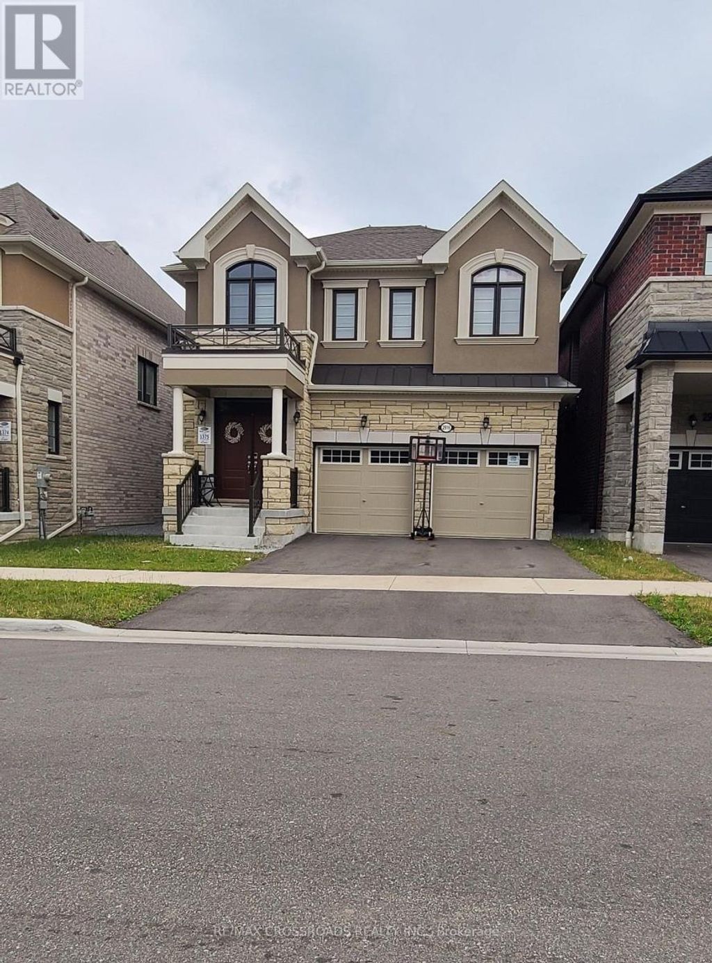 2916 Scotch Pine Lane, Pickering