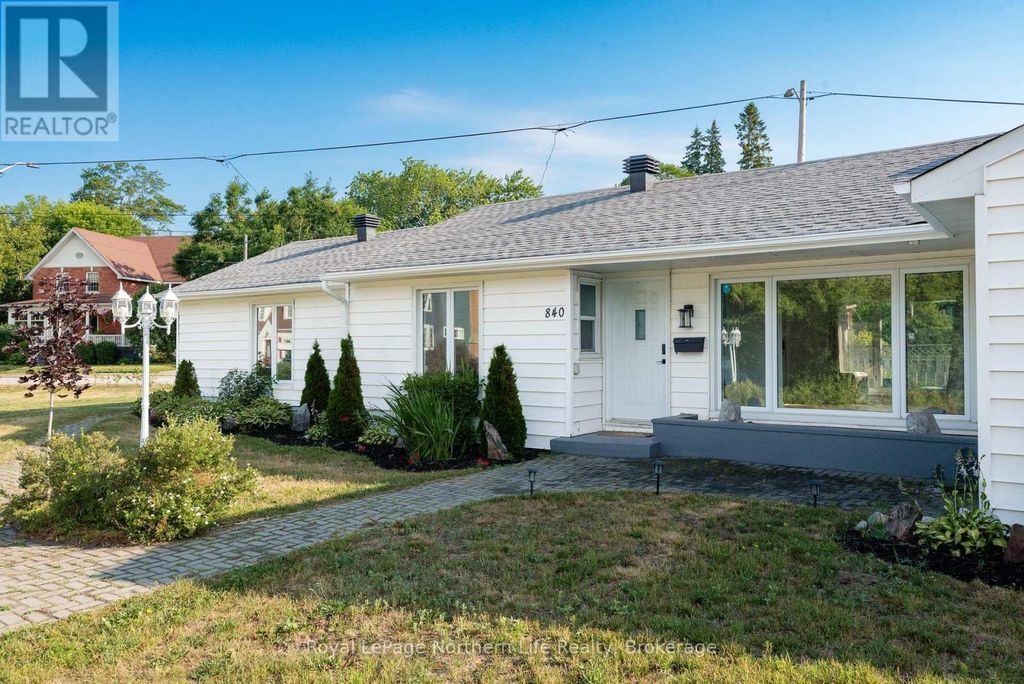 840 Mclaren Street, North Bay (west End)