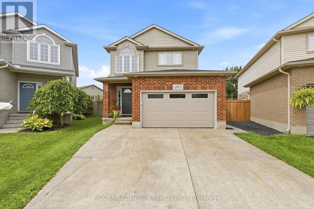 897 Bradshaw Crescent, London North (north M)