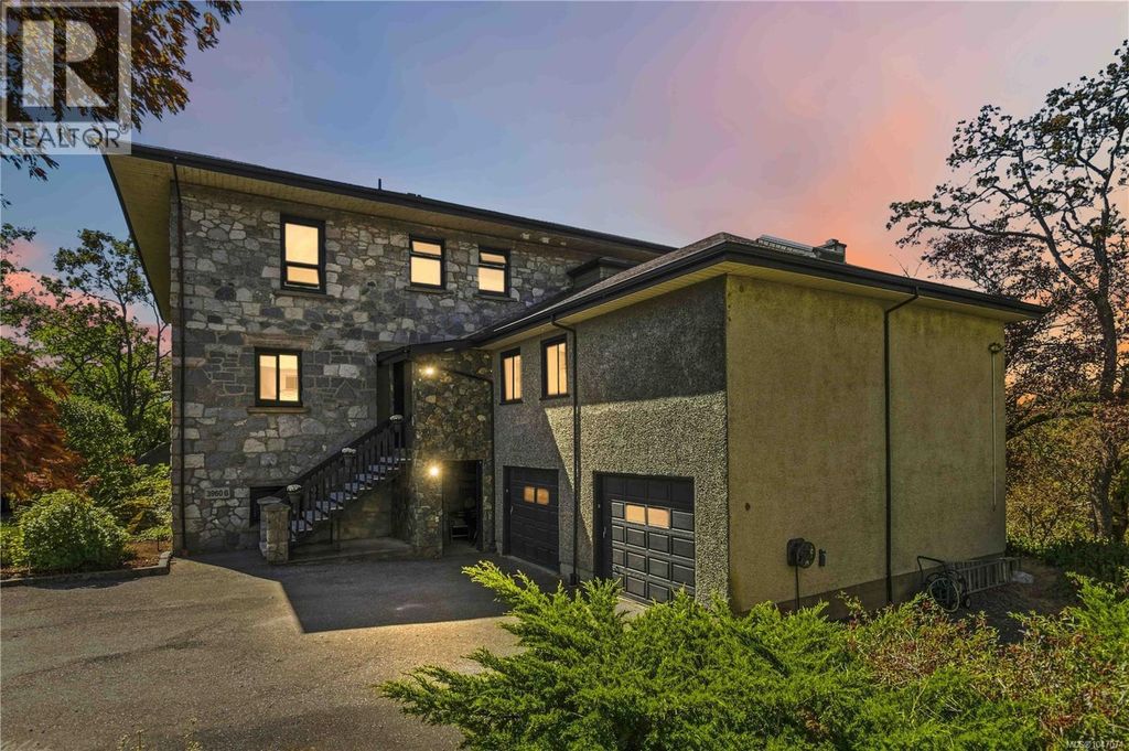 B 3960 Cedar Hill Rd, Saanich