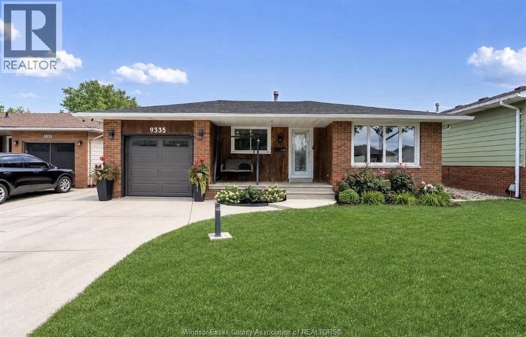 9335 Esplanade, Windsor
