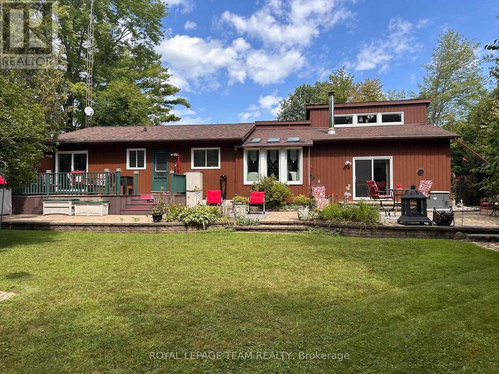 1663 Christina Crescent, North Dundas