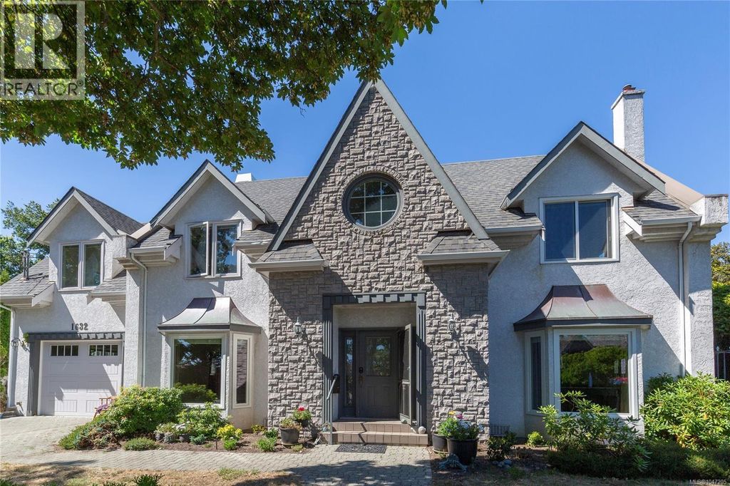 1632 Beach Dr, Oak Bay