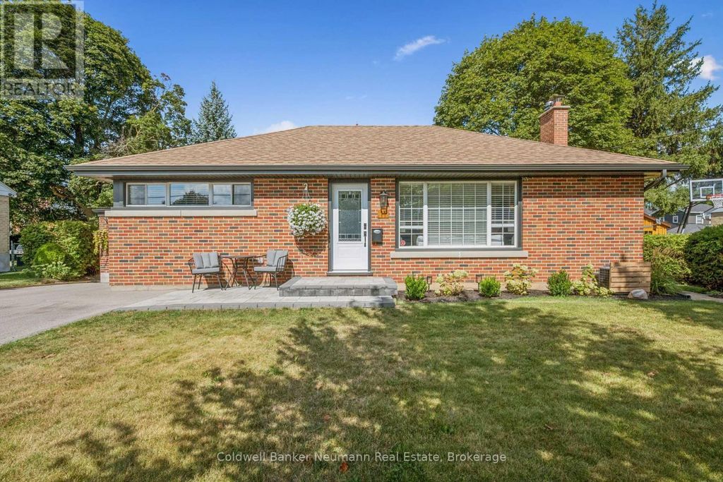 11 Western Avenue, Guelph (junction/onward Willow)