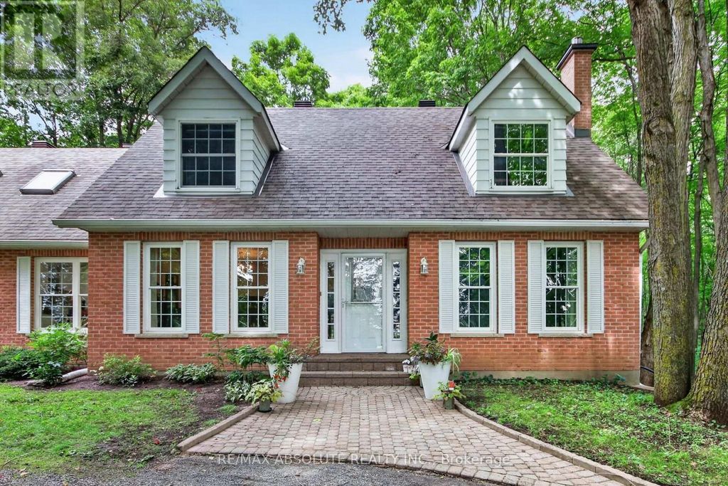 1985 Beach Road, North Grenville