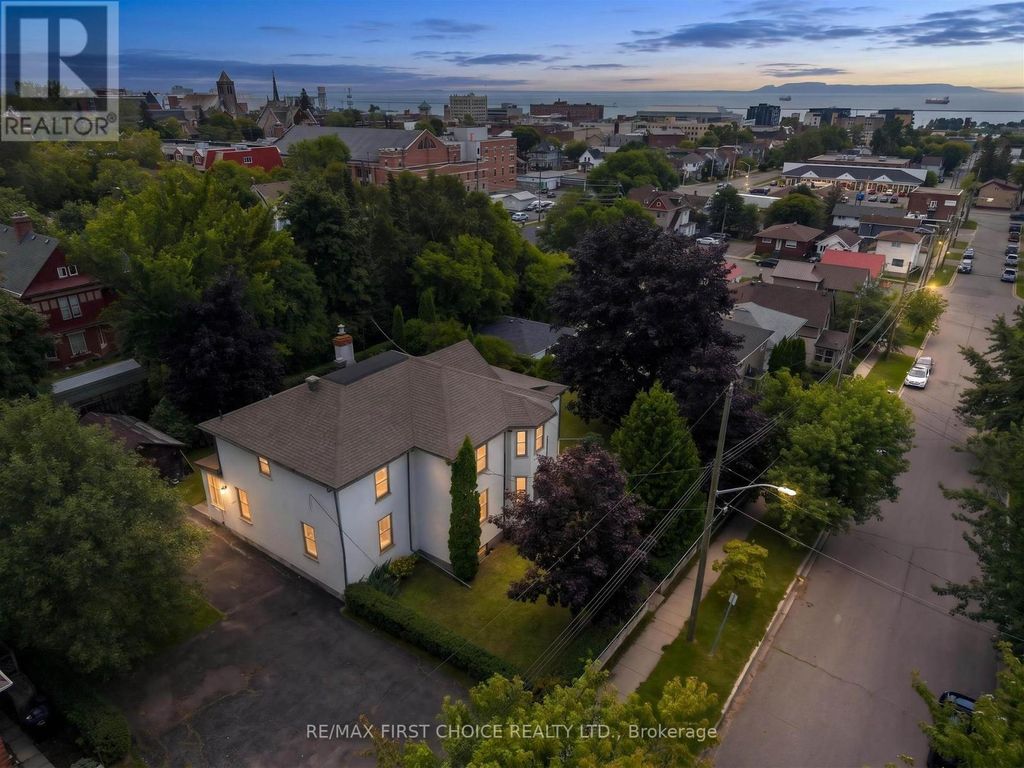 348 Ambrose Street, Thunder Bay (court / Cumberland)