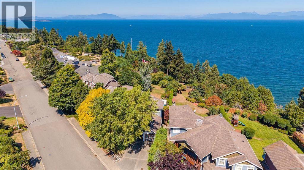 6002 Icarus Dr, Nanaimo
