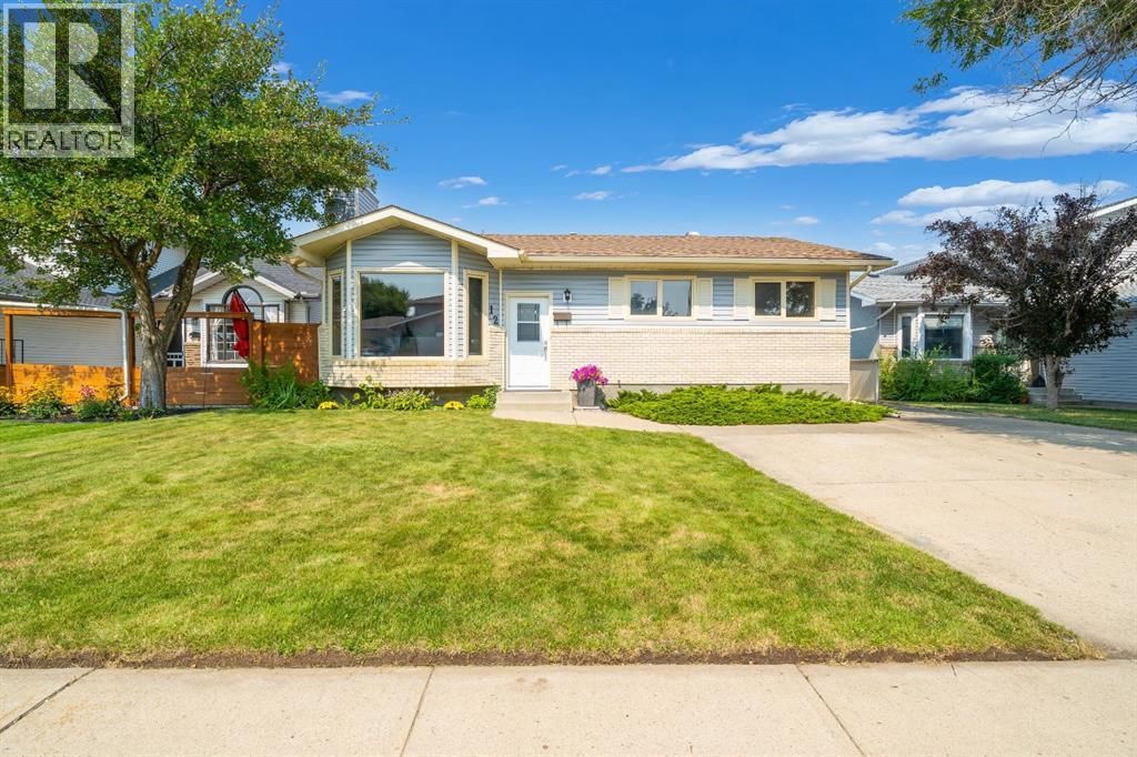 12 Swan Way Se, Medicine Hat