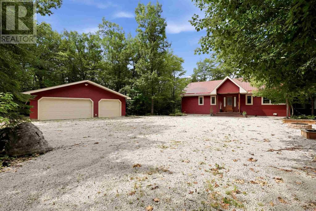 687 Finns Bay Rd, Echo Bay
