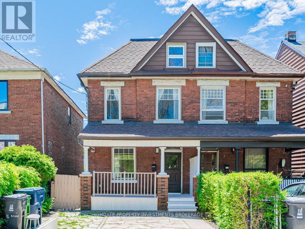 5 Bank Street, Toronto (little Portugal)