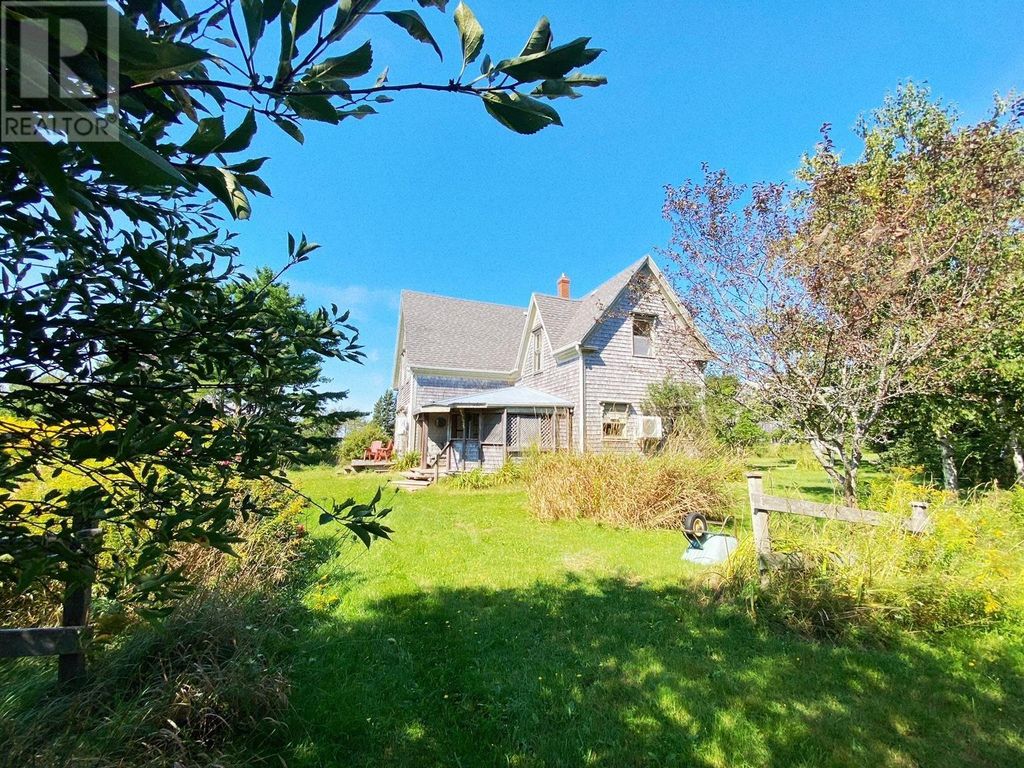 74 Larsen Lane, Pinette