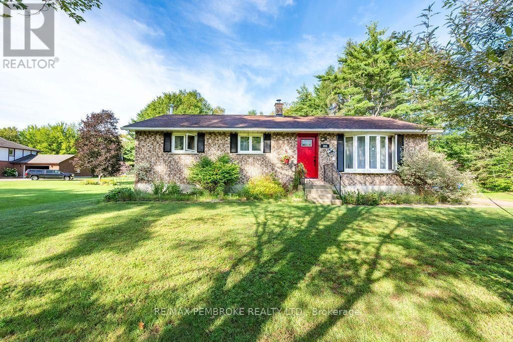 393 Biggs Road, Laurentian Valley