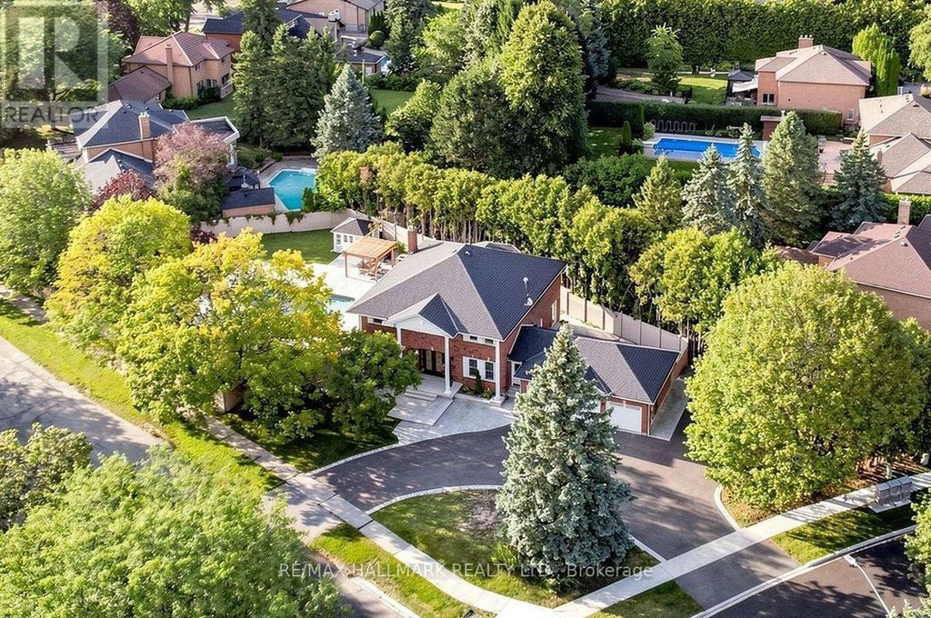 8 Beaufort Hills Road, Richmond Hill (oak Ridges)