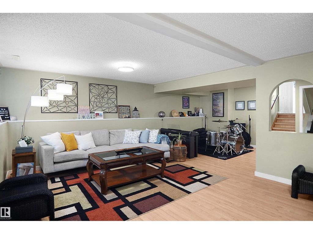 18322 71a Av Nw, Edmonton