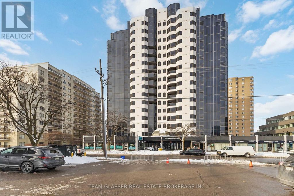 1211 - 675 Richmond Street, London East (east F)