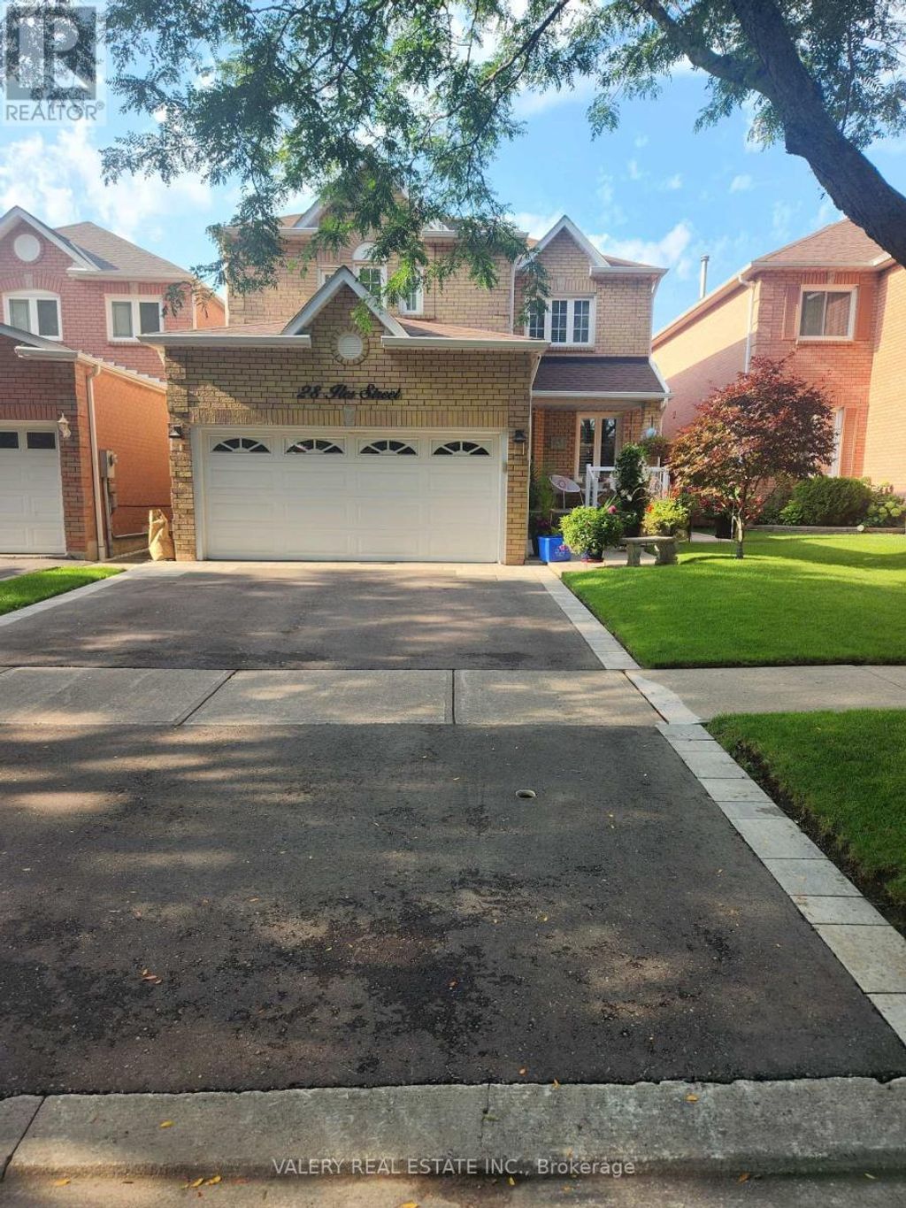28 Iles Street, Ajax (central West)