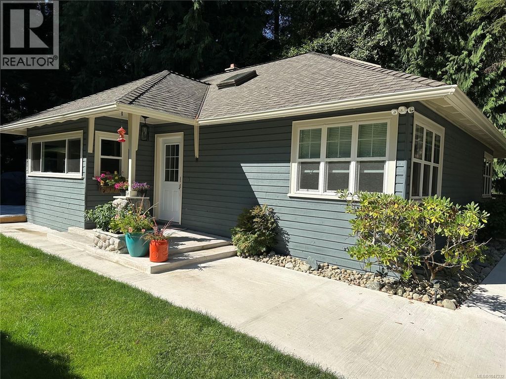 324 Chester Rd, Qualicum Beach