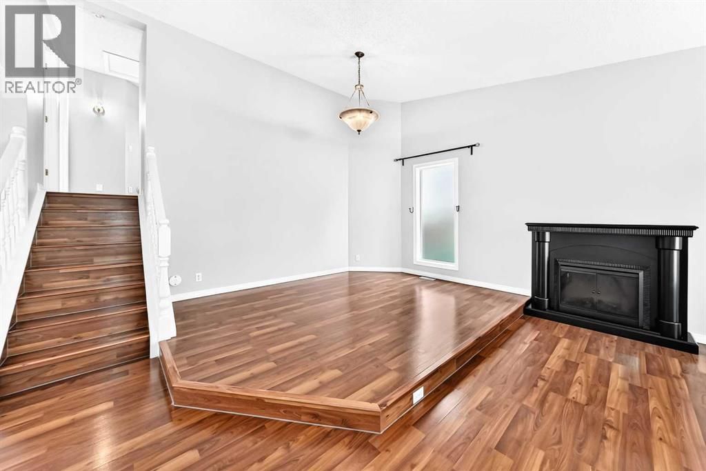 8 Hawkfield Crescent Nw, Calgary