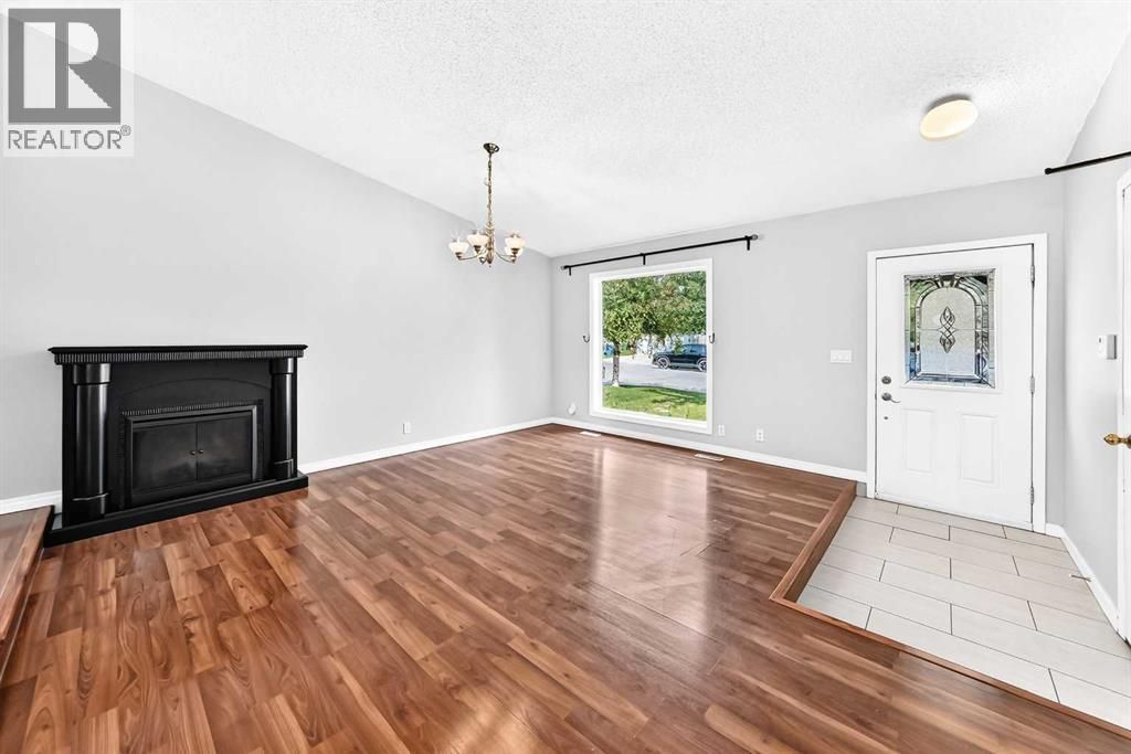 8 Hawkfield Crescent Nw, Calgary